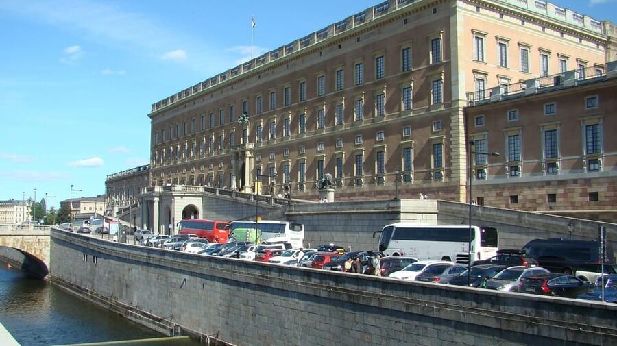 Stockholm: Old Town Walking Tour and the Vasa Museum - Walking through Gamla Stan’s narrow lanes