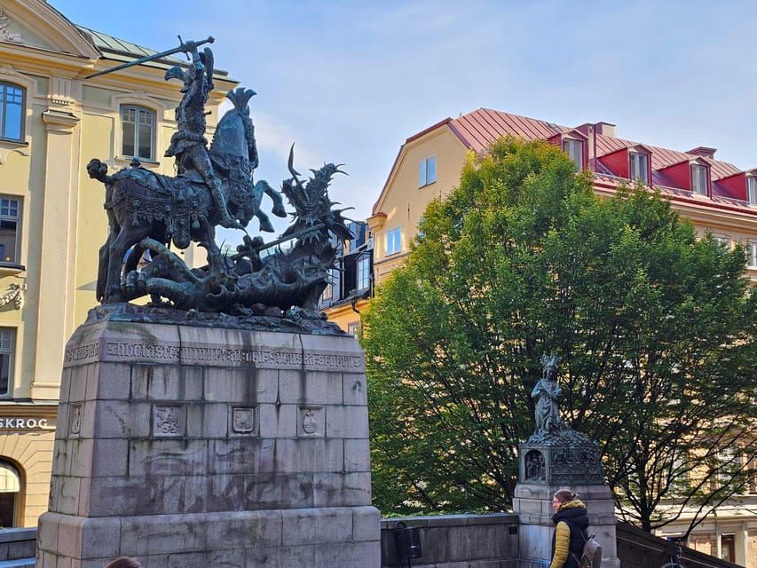 Stockholm: Old Town Walking Tour, stories and secrets - Mynttorget and the final lesson about public life
