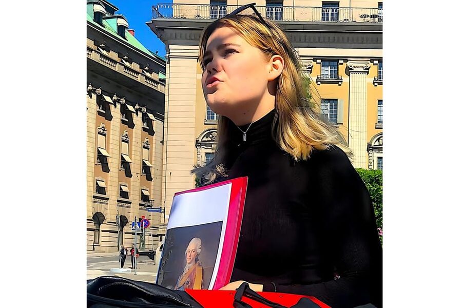Stockholm: Old Town Walking Tour with Local Guide - Royal Palace, Stockholm Cathedral, and the Nobel Museum