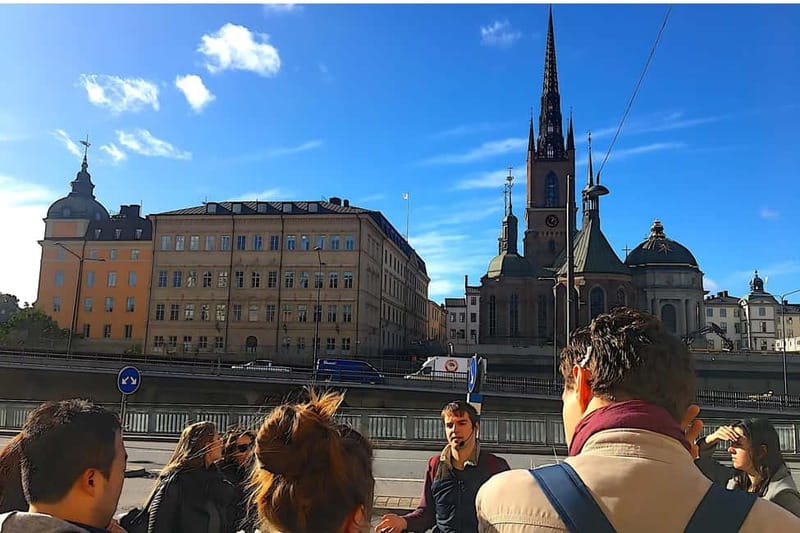 Stockholm: Old Town Walking Tour with Local Guide - Finishing near the Royal Palace