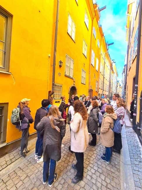 Stockholm: Old Town Walking Tour with Local Guide - Finding the meeting point at Mälartorget