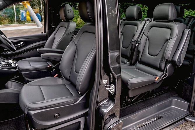 Stockholm- Private transfer to/from Arlanda Airport and city - Sedan or minivan: choosing the right ride