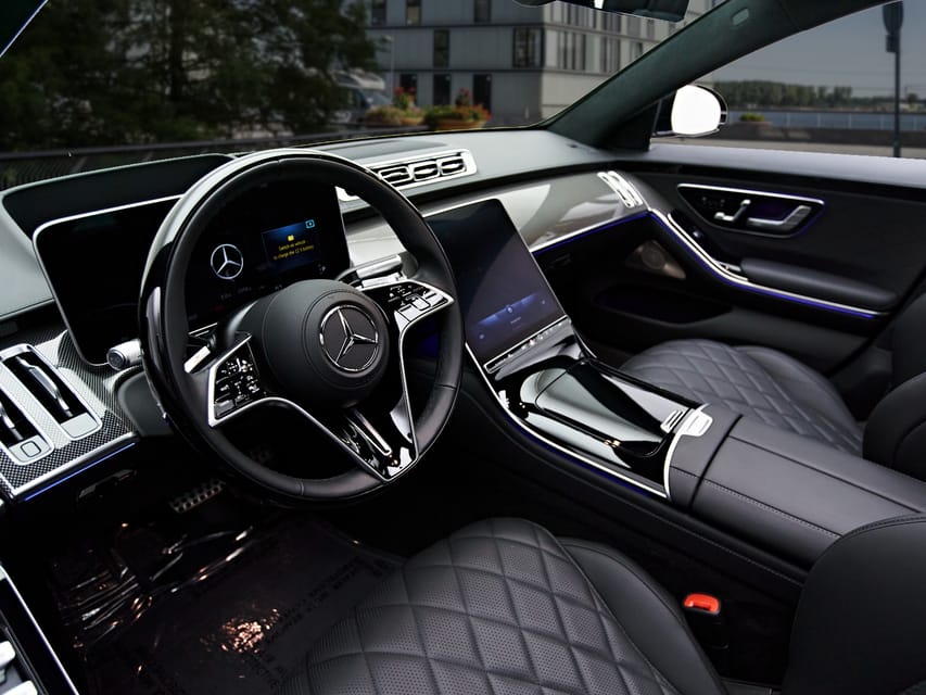 Stockholm- Private transfer to/from Arlanda Airport and city - Accessibility and group comfort