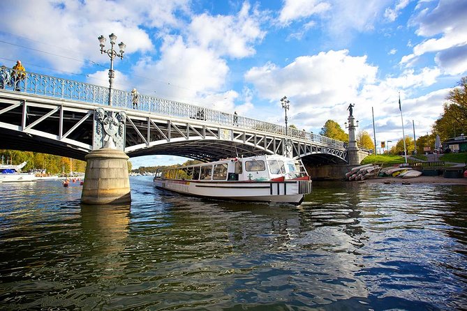 Stockholm: Royal Djurgården Boat Tour - The audio guide and the value of recorded commentary