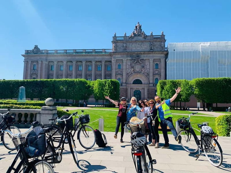 Stockholm's Best Bike Tour! (English / Deutsch) - Vasagatan, City Hall, and the western waterfront