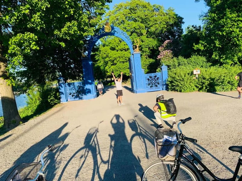 Stockholm's Best Bike Tour! (English / Deutsch) - Djurgården’s museums, park roads, and Rosendal break