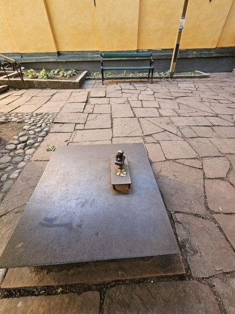 Stockholm: Secrets of Gamla Stan Guided Tour w/ Fika Option - Five details that make this Gamla Stan tour worth considering
