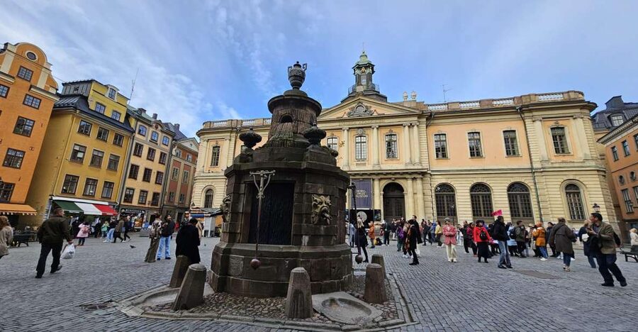 Stockholm: Secrets of Gamla Stan Guided Tour w/ Fika Option - Stories that give the Old Town a human scale