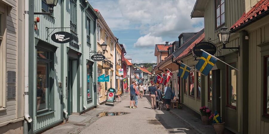Stockholm: Sigtuna Guided Boat Tour with Optional Museum - Arriving in Sweden’s oldest town