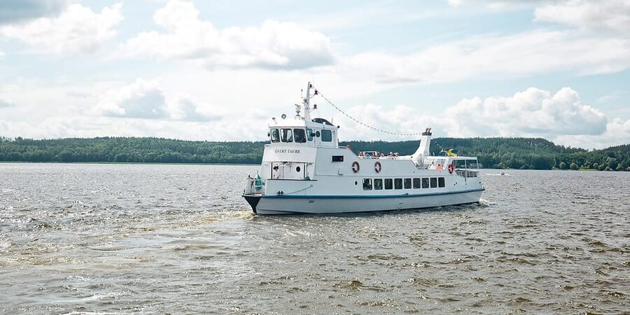 Stockholm: Sigtuna Guided Boat Tour with Optional Museum - Lundströmska Gården and the older streets