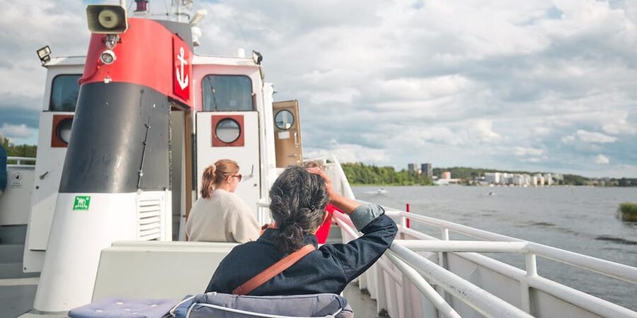 Stockholm: Sigtuna Guided Boat Tour with Optional Museum - What the guide adds to the cruise