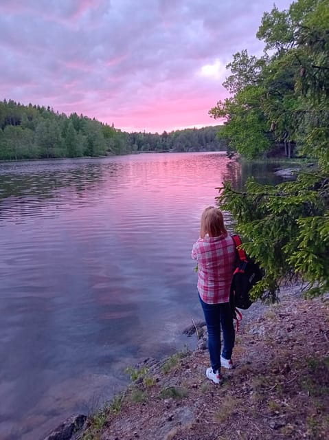 Stockholm: Sunset Hike in Tyresta National Park with Meal - Walking into darkness for the second half