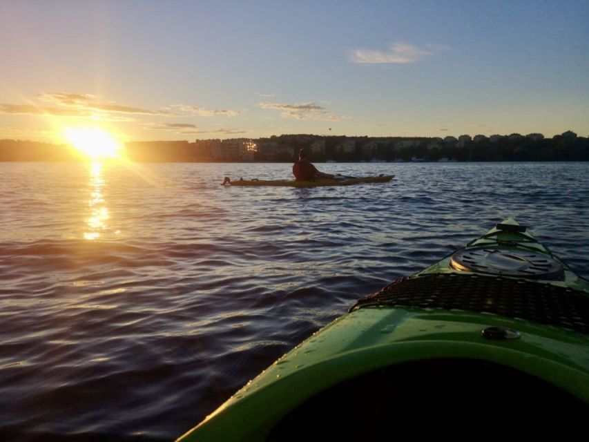 Stockholm: Sunset Kayak Tour in the City + Swedish Fika - First paddle: 90 minutes through Stockholm’s island city