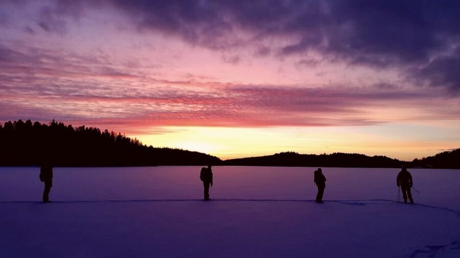 Stockholm: Winter Snowshoe Full-Day Hike - A warm lunch beside the fire