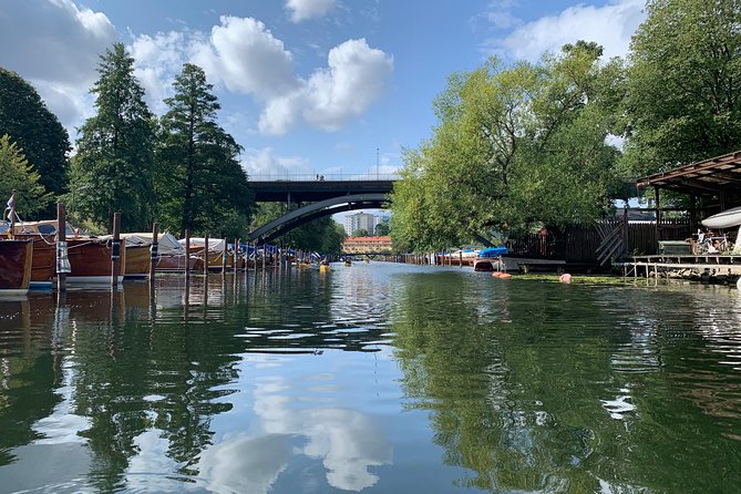 Sunset Kayak Tour in Central Stockholm and Swedish Fika - The fika picnic beside the water