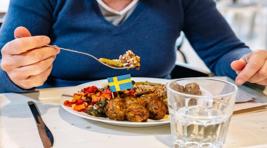 Swedish Beer Tasting Tour in Stockholm Old Town Pubs - The three-hour tour: six beers with Swedish snacks