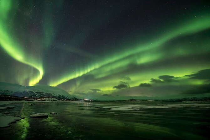 The Ultimate Aurora Photo Adventure - Warm clothing, fire, and the real Arctic wait