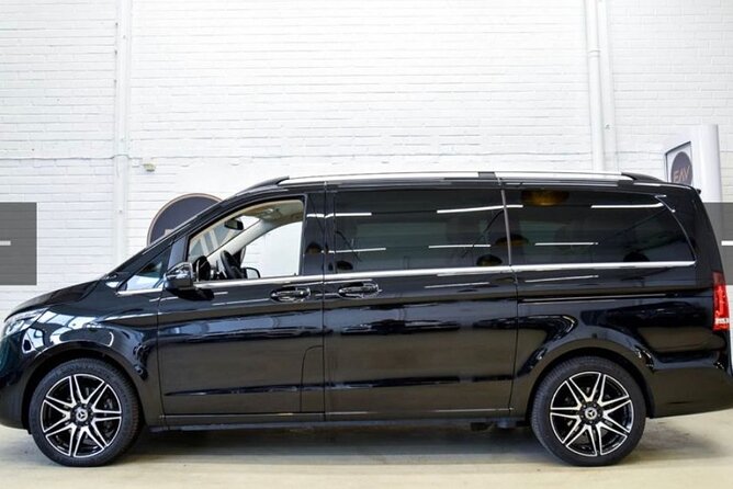 Transfer Private Stockholm VIP Service - Bottled water, snacks, and a better first impression