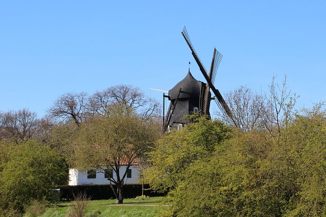 Walk Malmö with an audio guide - The Öresund Bridge and Turning Torso finish