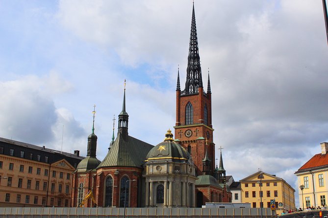 Walking Tour of Stockholm Old Town - From Gustav Adolfs torg to the Parliament Building